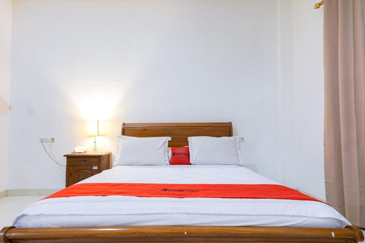 Reddoorz @ Avros Guest House Медан Экстерьер фото