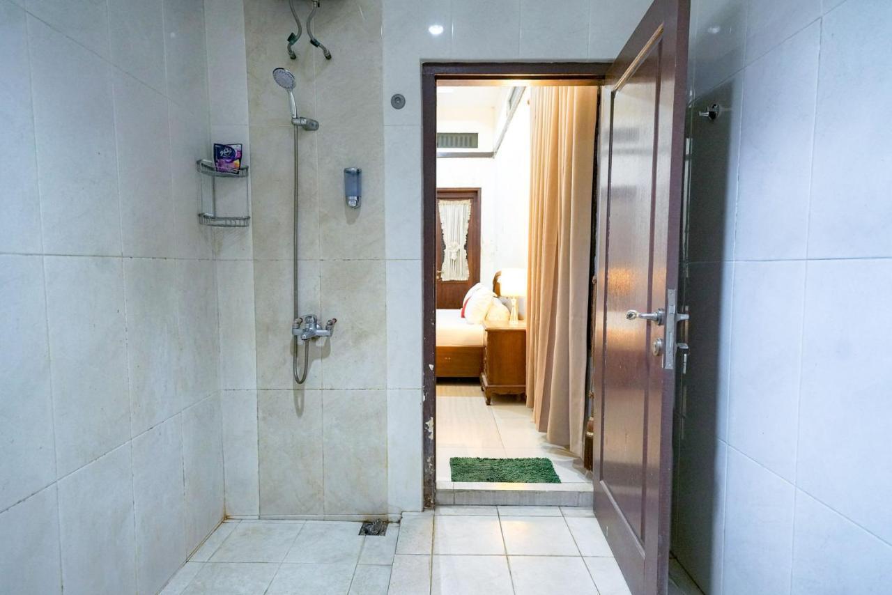 Reddoorz @ Avros Guest House Медан Экстерьер фото