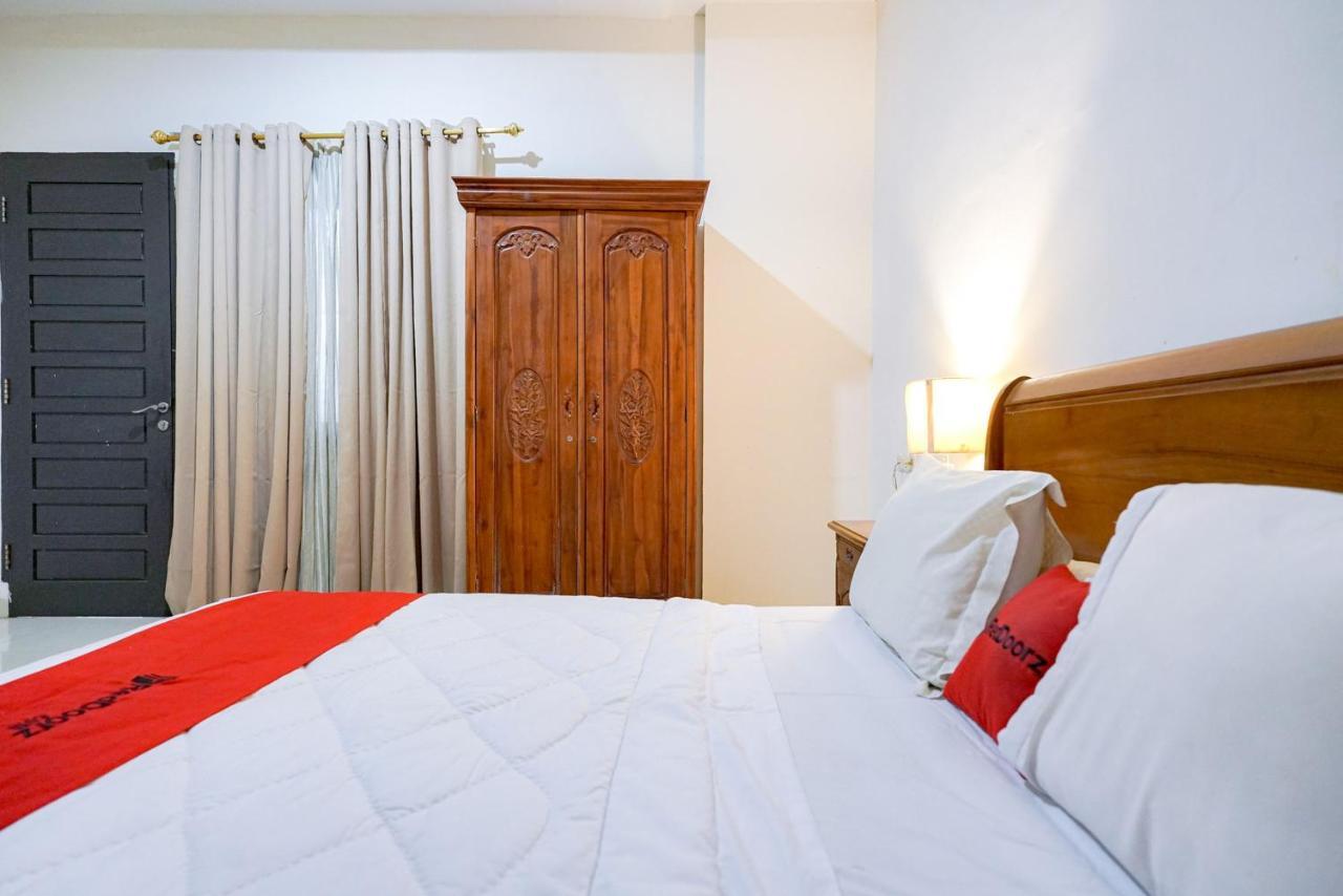 Reddoorz @ Avros Guest House Медан Экстерьер фото
