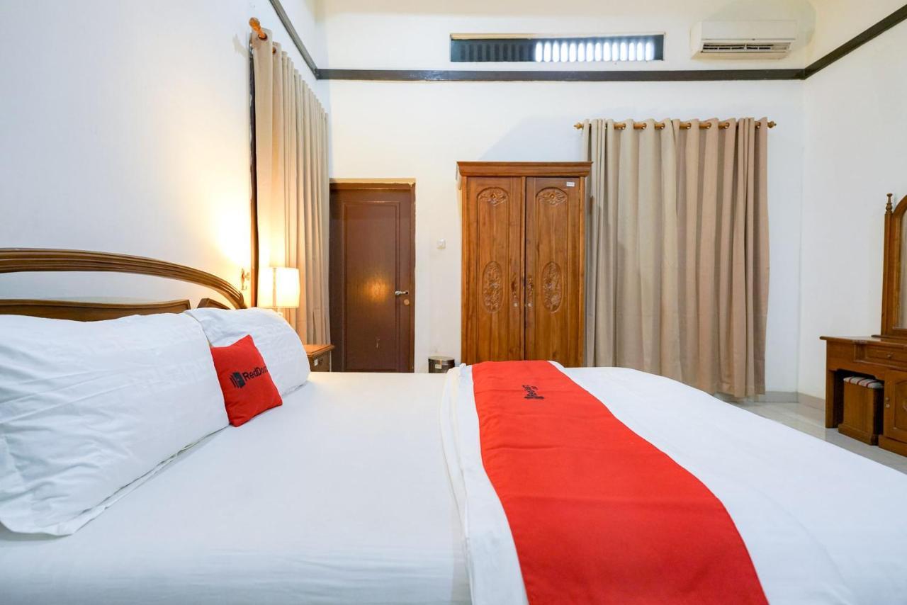 Reddoorz @ Avros Guest House Медан Экстерьер фото